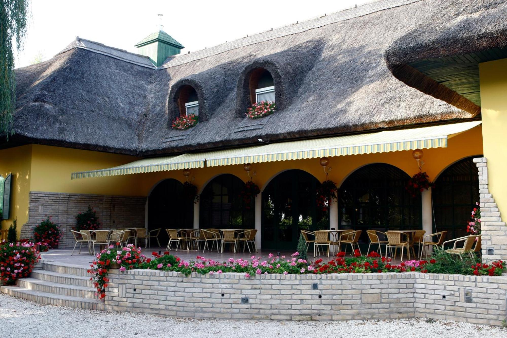 Nyerges Hotel Termal Superior モノル エクステリア 写真